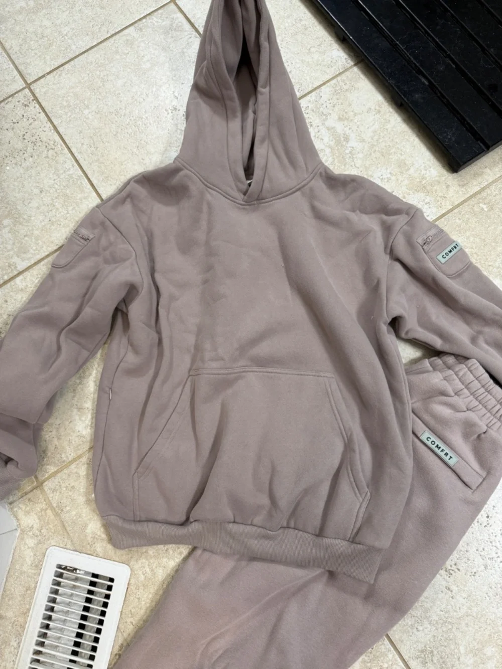 Comfrt Taupe Hoodie & Sweatpants Set Size Medium - Picture 2 of 7
